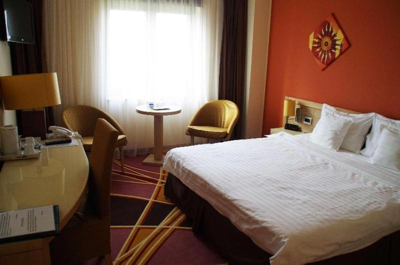 Mari Vila Hotel Bucarest Habitación foto